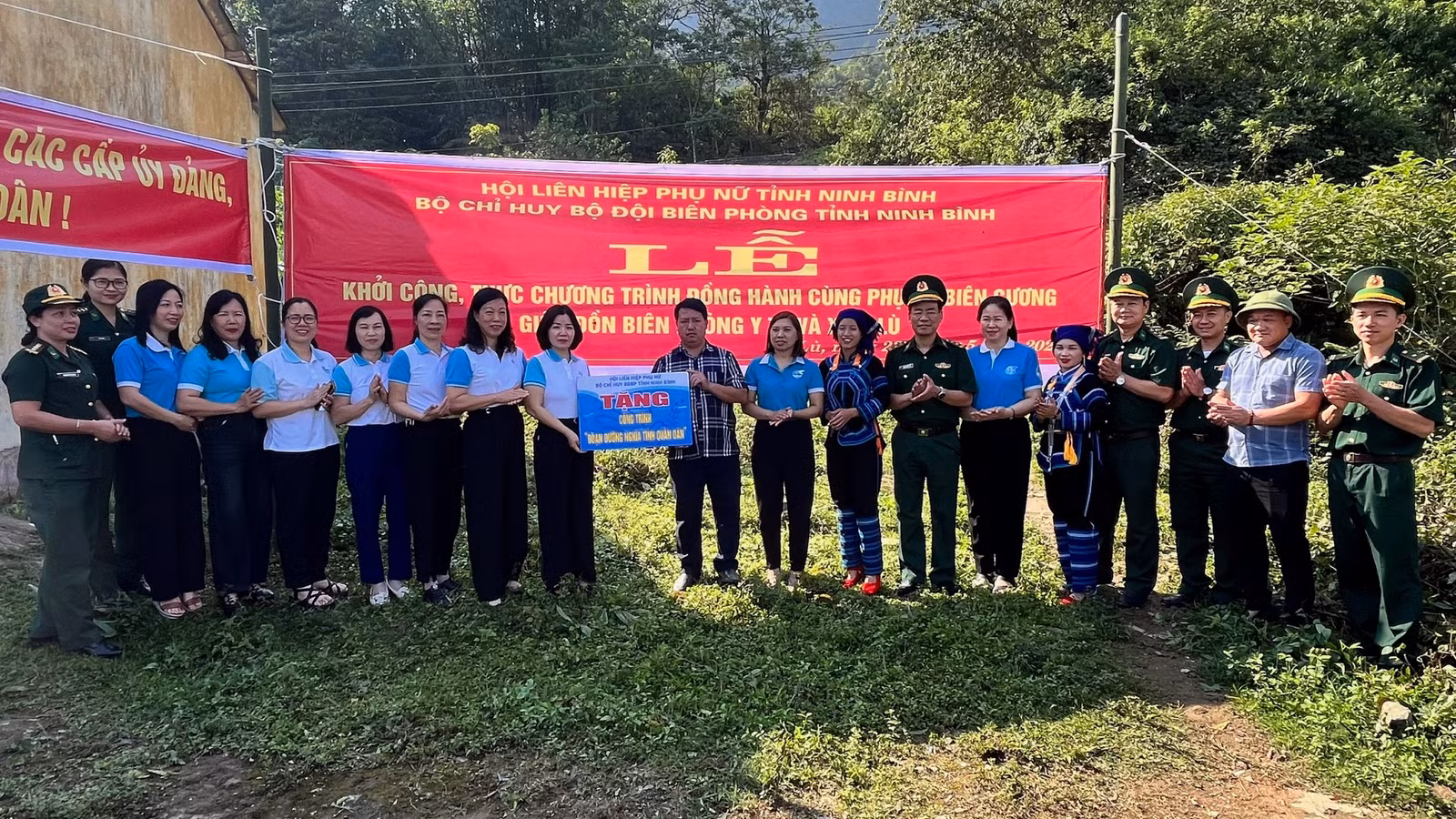 Lễ khơi công công trình và trao tặng tuyến đường nghĩa tình quân dân.jpg