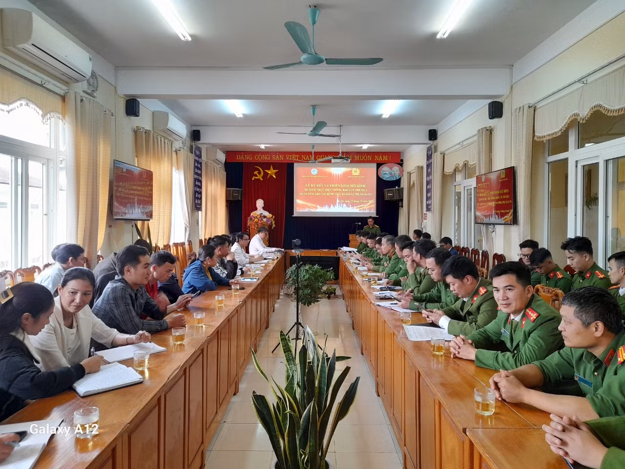 Quang cảnh buổi ký kết.jpg