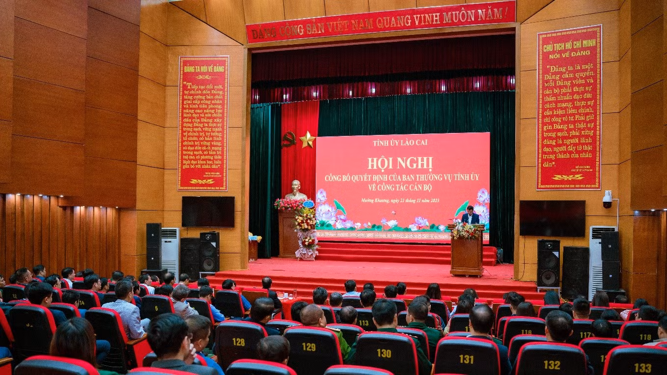 cán bộ 1.jpg