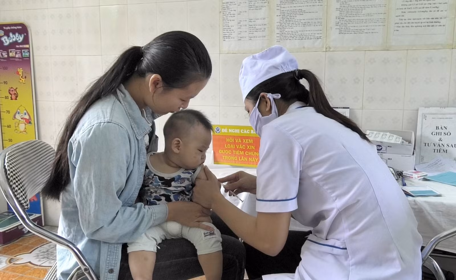 Tiêm chủng là biện pháp hữu hiệu để phòng bệnh ho gà và nhiều bệnh truyền nhiễm khác.