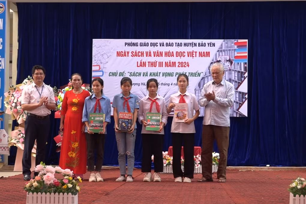 Trường THCS số I Thượng Hà phát động phong trào thu gom sách cũ.jpg