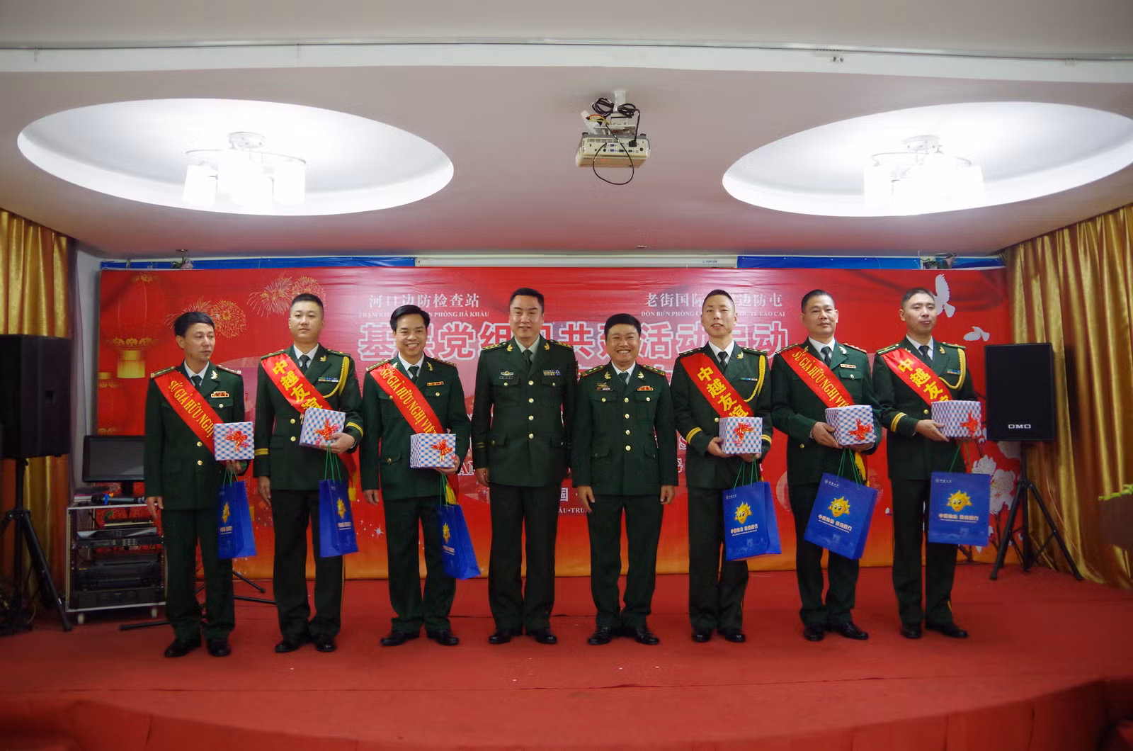 Vinh danh các sứ giả hữu nghị Việt Nam - Trung Quốc.