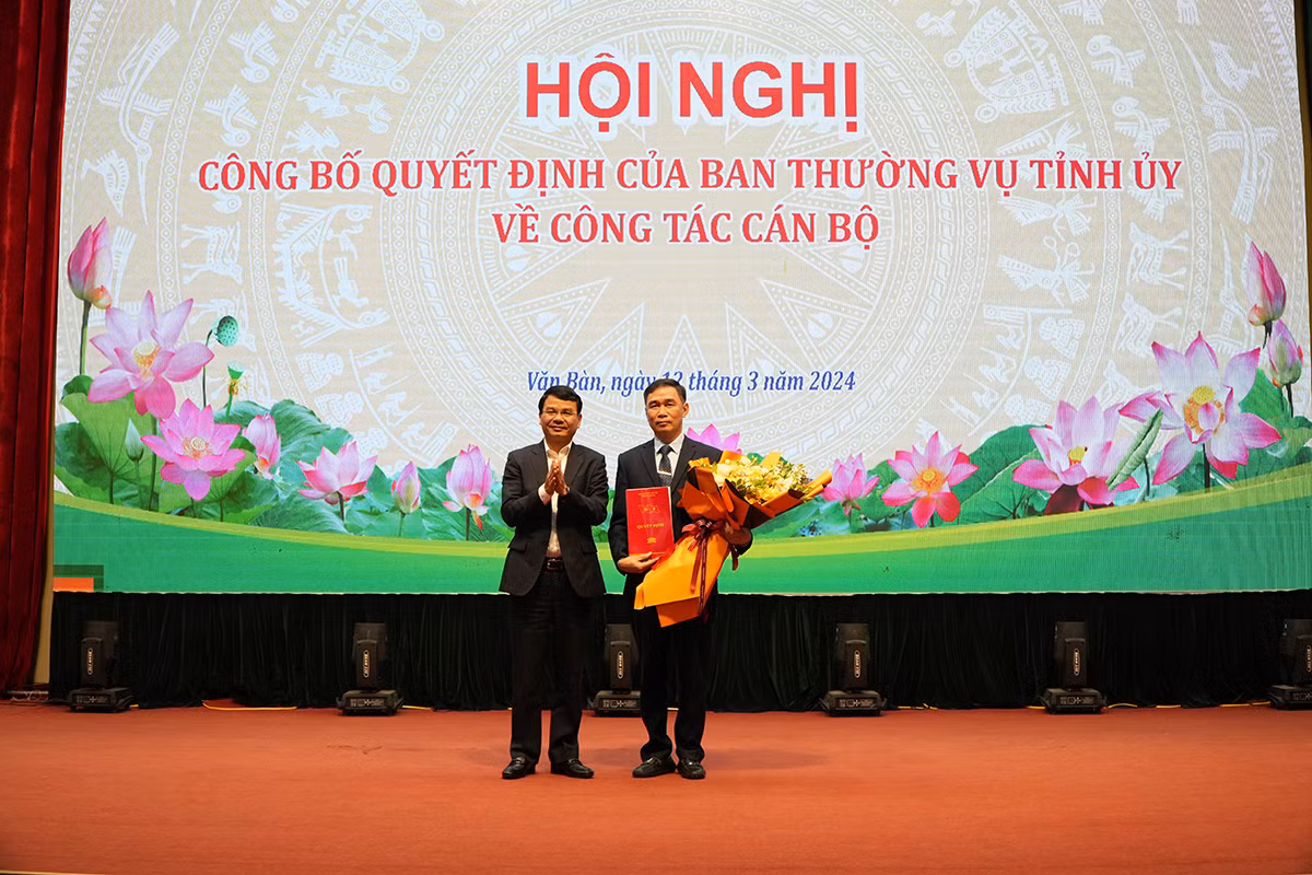 Trao quyết định..jpg