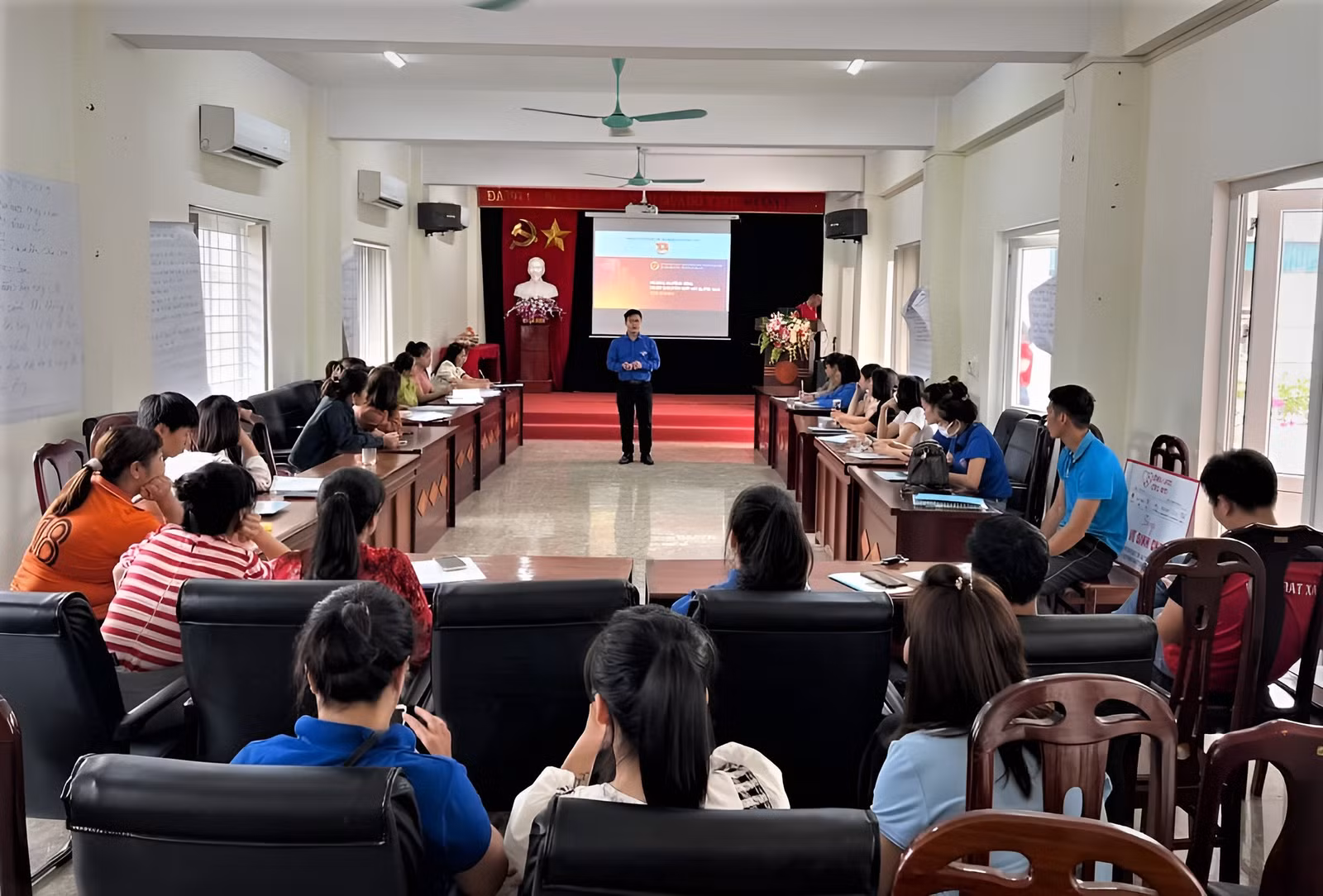 Tuyên truyền ý nghĩa, tầm quan trọng và ý thức trách nhiệm của cán bộ Đoàn trong công cuộc Chuyển đổi số.jpg