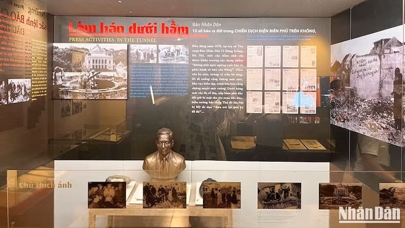 Không gian tái hiện giai đoạn lịch sử "Làm báo dưới hầm" của Báo Nhân Dân trong chiến dịch Điện Biên Phủ trên không năm 1970.