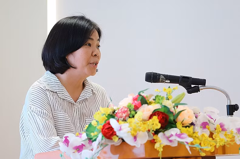 Tiến sĩ Trần Thị Hồng tham luận tại Hội thảo.