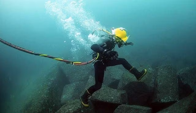 Hai tuyến cáp quang biển cùng gặp sự cố ảnh 1