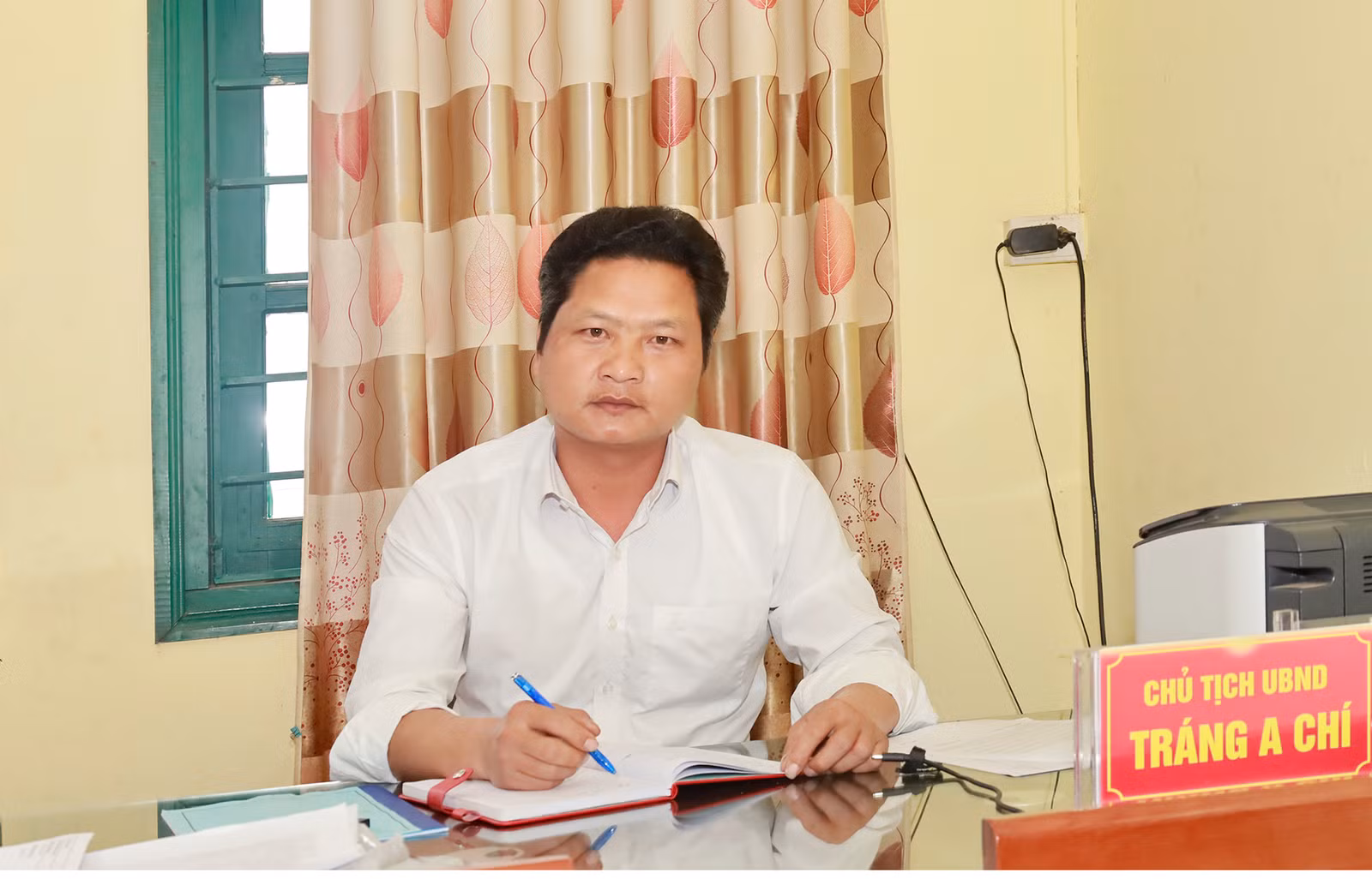 Ông Tráng A Chí, Chủ tịch UBND xã Dền Thàng (1).JPG