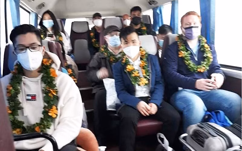 30 du khách quốc tế đầu tiên tới Quảng Nam sau 2 năm gián đoạn vì Covid-19 -0