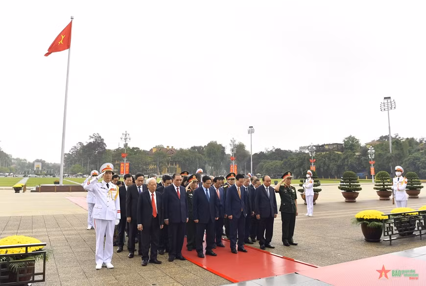Lãnh đạo Đảng, Nhà nước vào Lăng viếng Chủ tịch Hồ Chí Minh ảnh 2