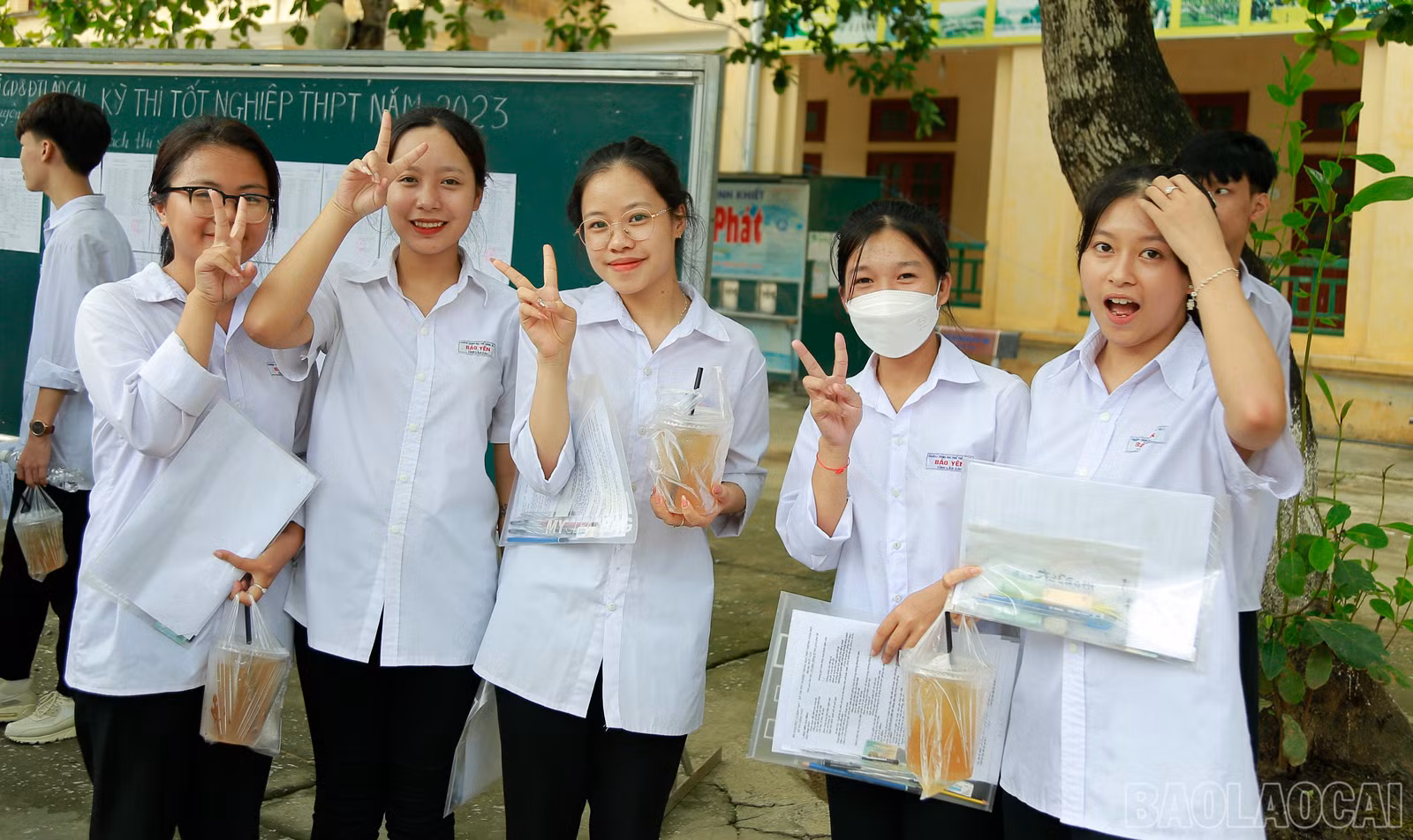 baolaocai_thiby thí sinh phấn khởi vì đề thi vừa sức (6).JPG