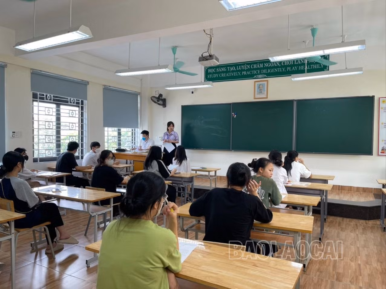 Phổ biến quy chế thi cho thí sinh tại điểm thi số 1 thành phố Lào Cai.jpg