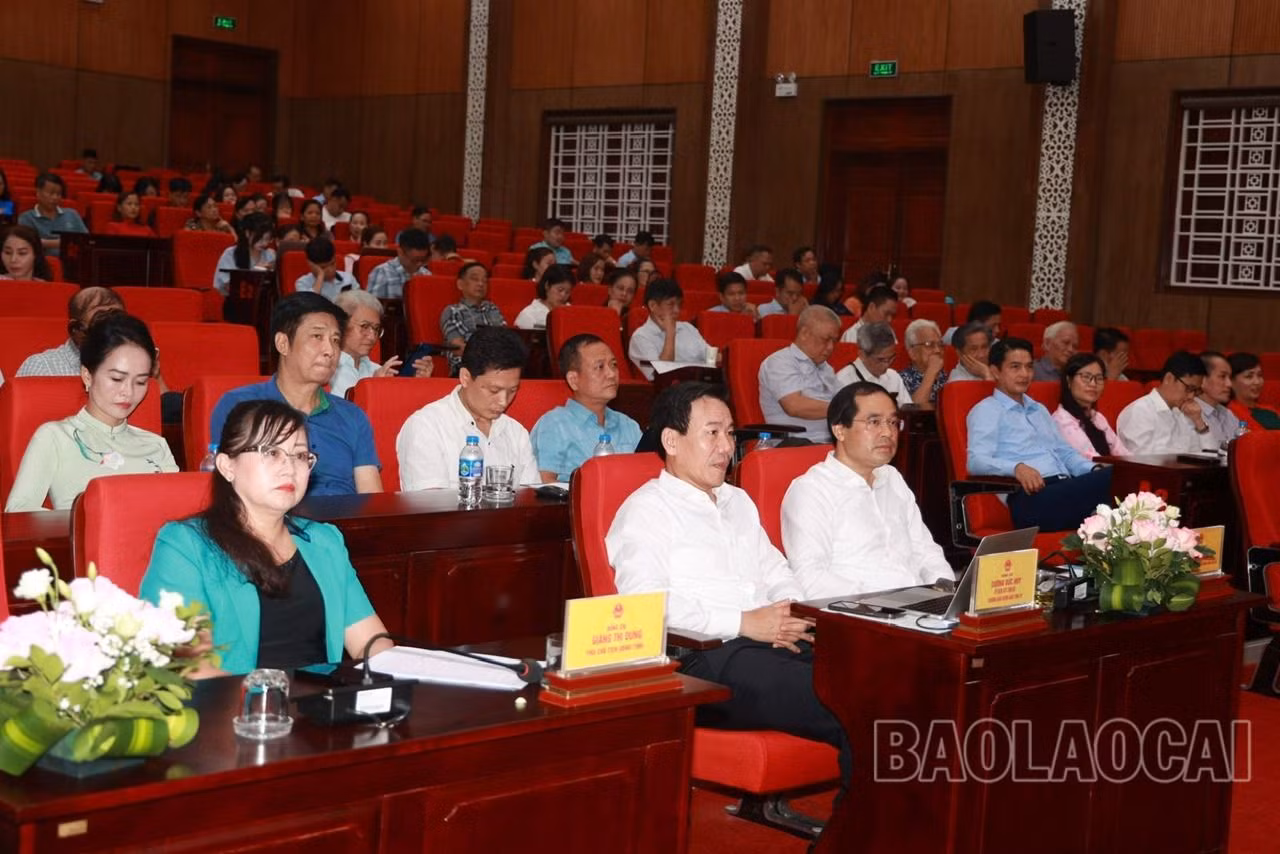 đại biểu.jpg