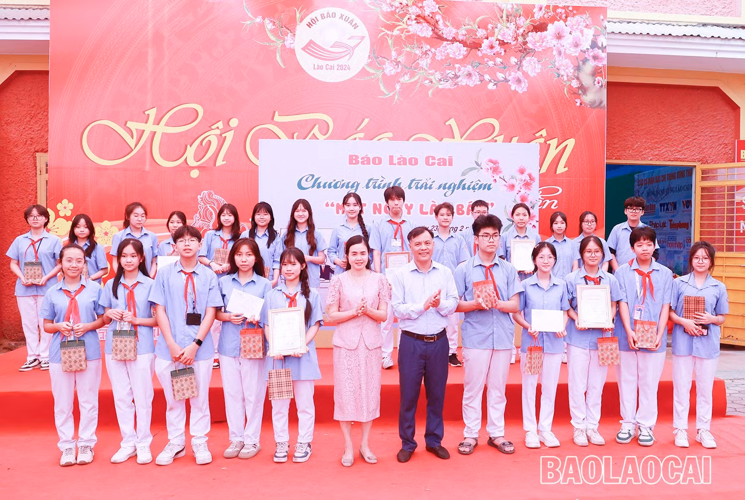 trao giải ảnh.jpg
