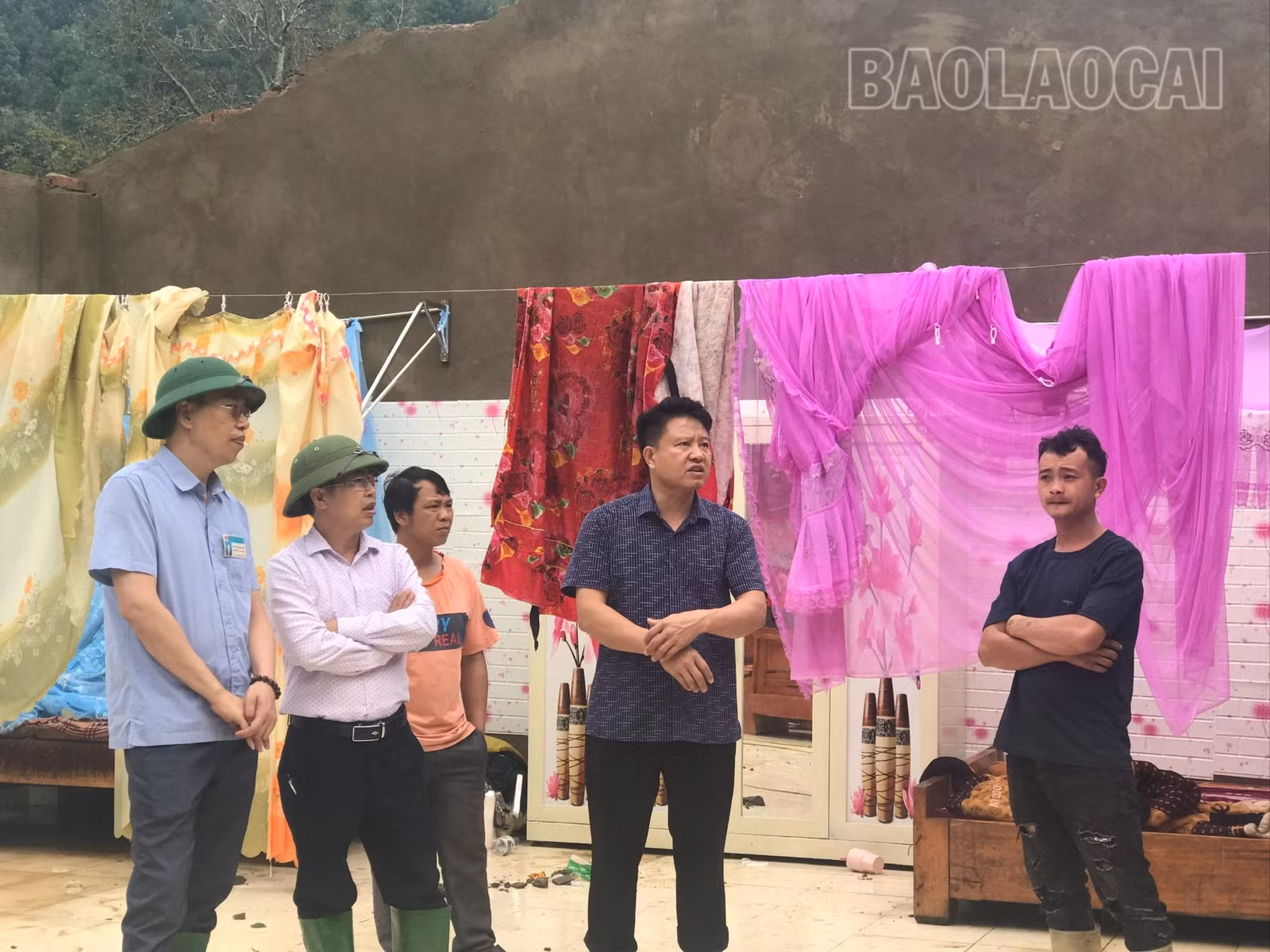 lãnh đạo huyện VB.jpg