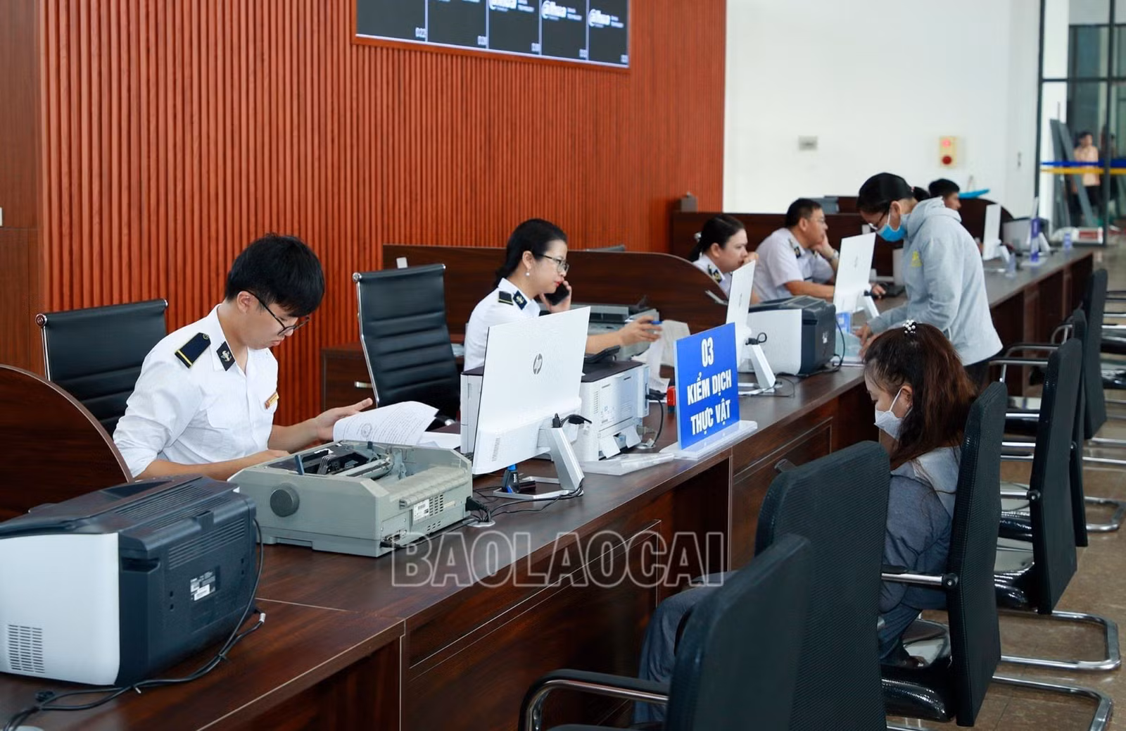 cửa khẩu (2).jpg