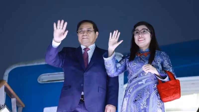 Thủ tướng Phạm Minh Chính và Phu nhân rời Hàn Quốc kết thúc chuyến thăm chính thức Hàn Quốc. Ảnh: Dương Giang/TTXVN.