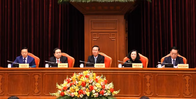 Các đồng chí chủ trì hội nghị.
