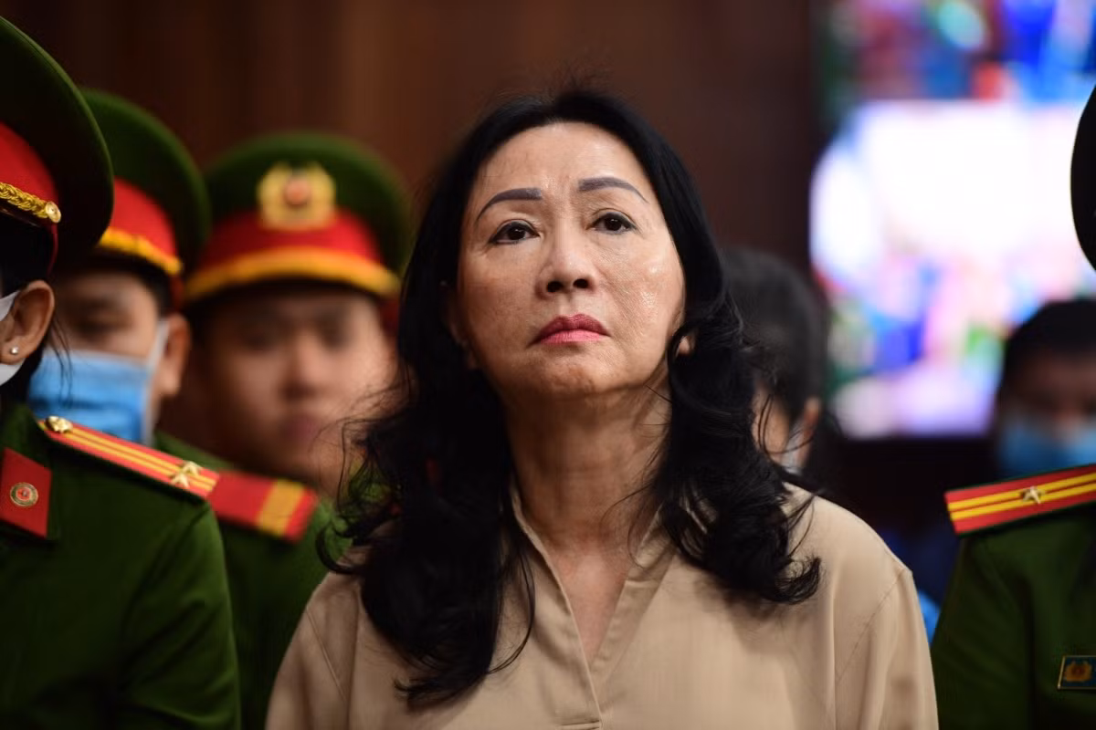 Bị cáo Trương Mỹ Lan lĩnh án tử hình về 3 tội “Tham ô tài sản”, “Đưa hối lộ”, “Vi phạm quy định về cho vay trong hoạt động của các tổ chức tín dụng” (Ảnh: Tỷ Huỳnh)