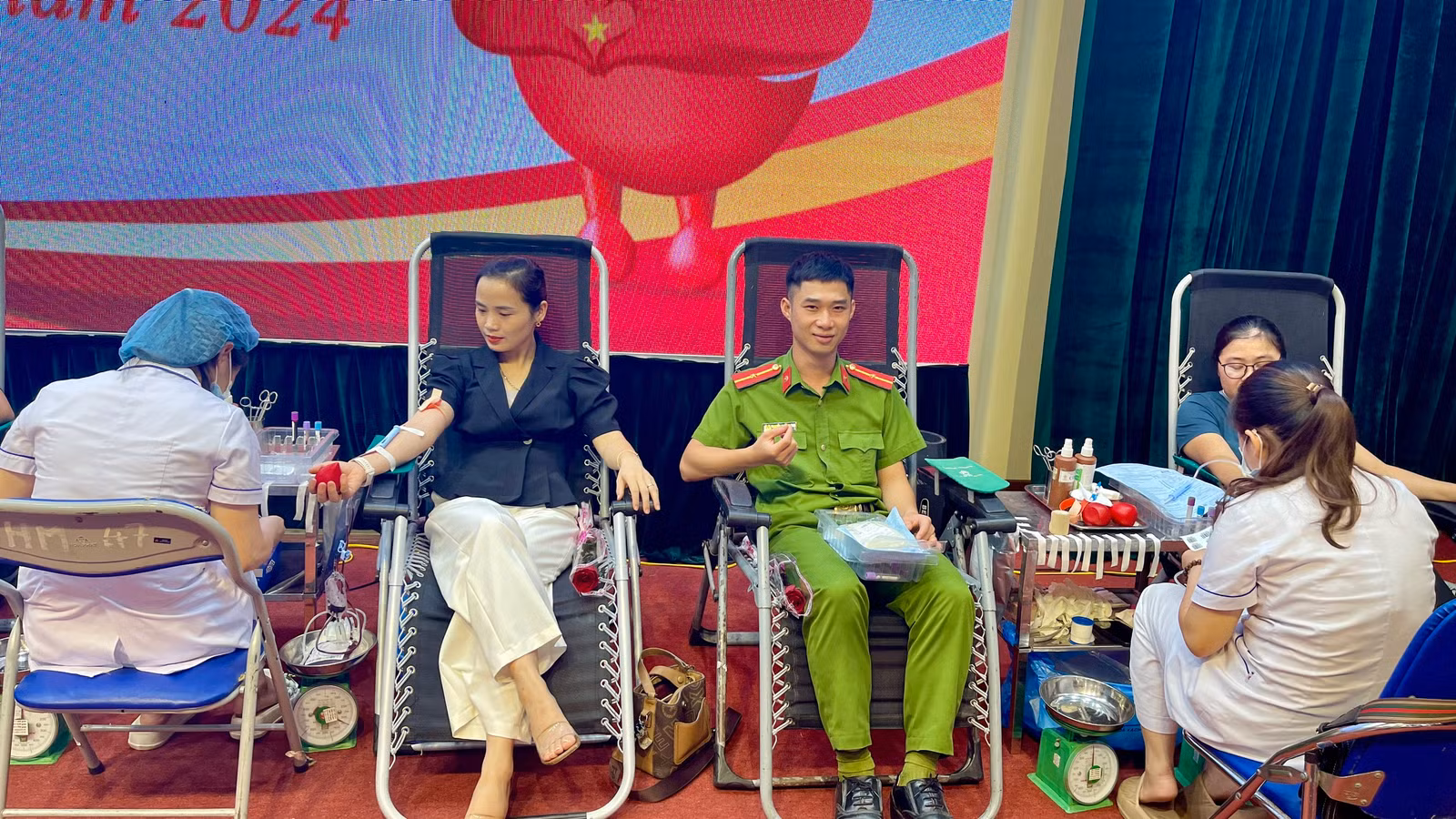 hien mau.jpg