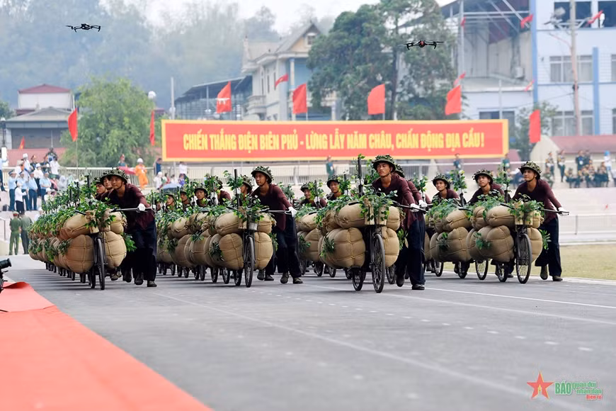 Khối dân công hỏa tuyến.
