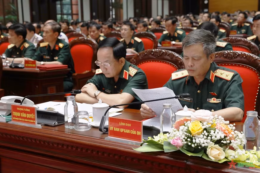 Thượng tướng Trịnh Văn Quyết, Ủy viên Trung ương Đảng, Ủy viên Thường vụ Quân ủy Trung ương, Chủ nhiệm Tổng cục Chính trị QĐND Việt Nam dự hội nghị.