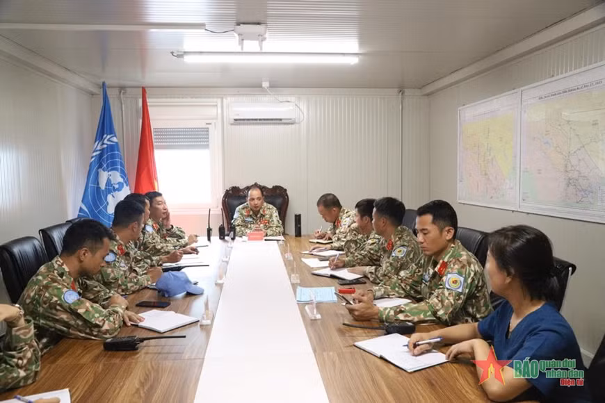 Ngay sau khi triển khai tới địa bàn, Đội Công binh số 2 đã tiến hành cuộc họp đầu tiên giữa Ban chỉ huy với các Phân đội trưởng để chuẩn bị cho nhiệm vụ mới.