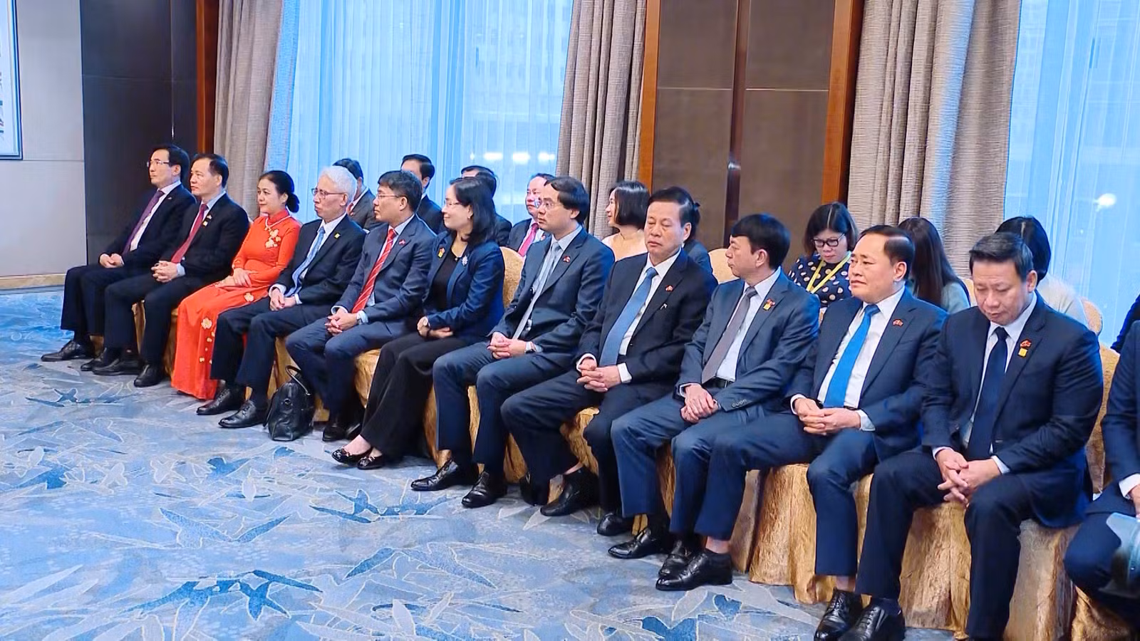 Gặp mặt nhân sy.jpg