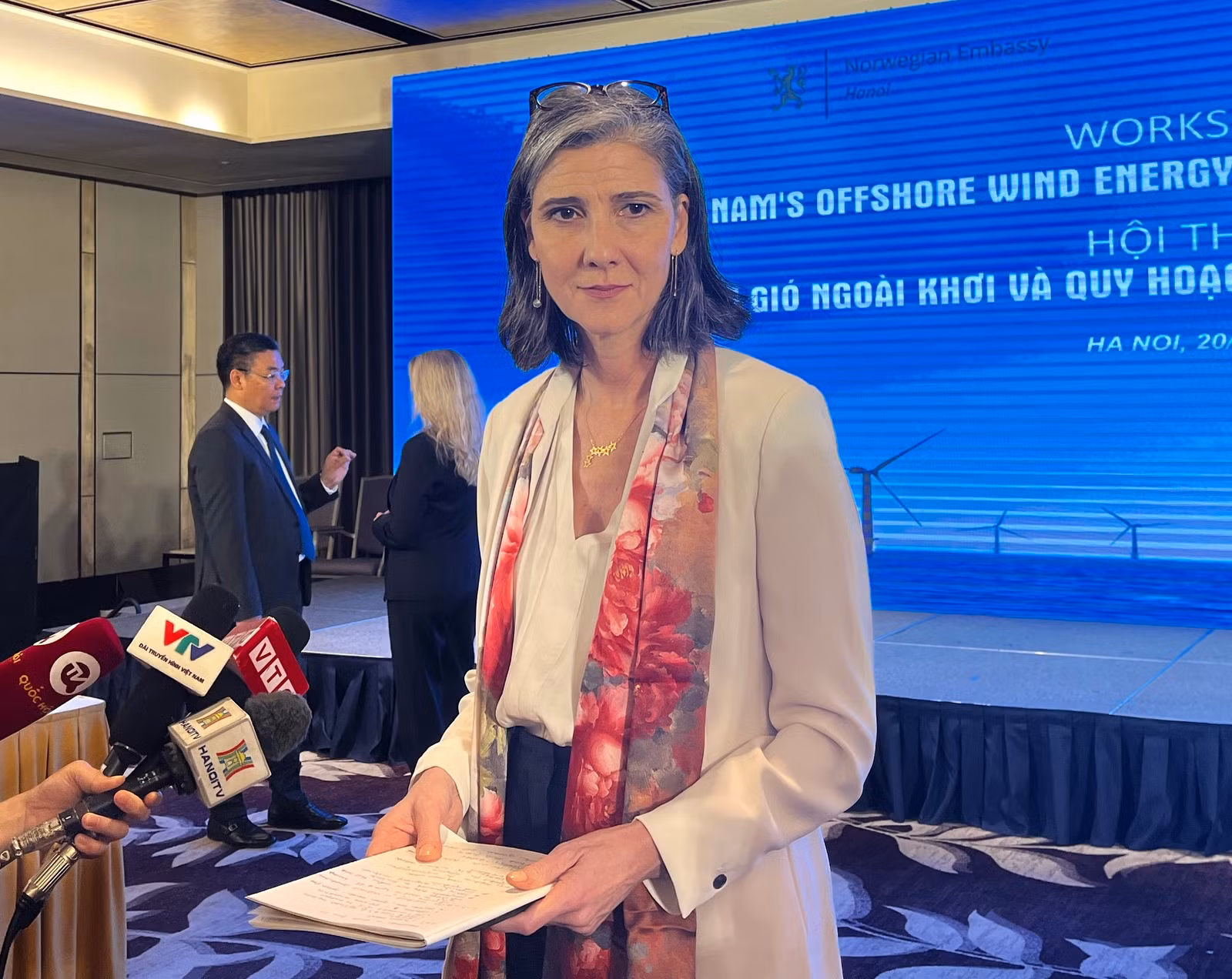 Trưởng đại diện thường trú UNDP tại Việt Nam Ramla Khalidi chia sẻ với phóng viên tại hội thảo.