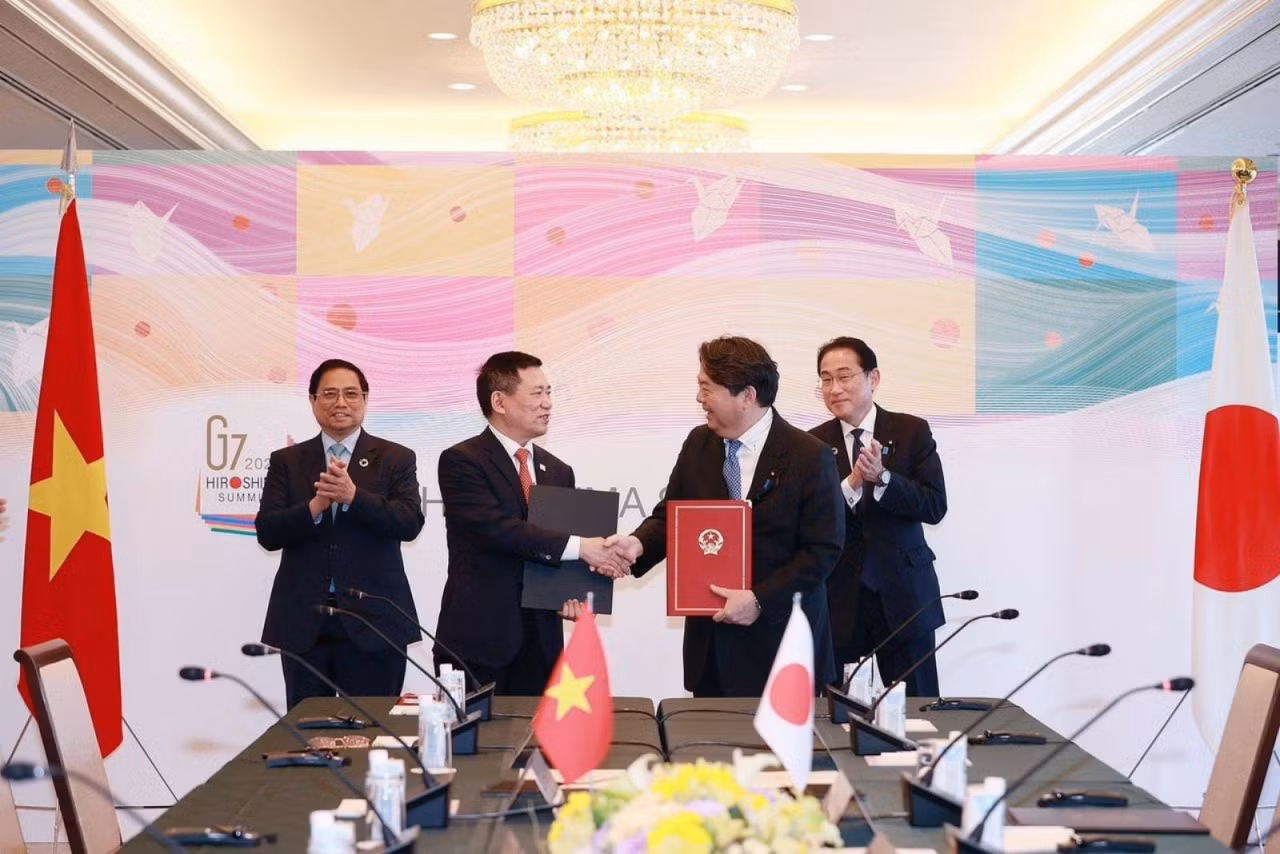 Quang cảnh lễ ký kết.