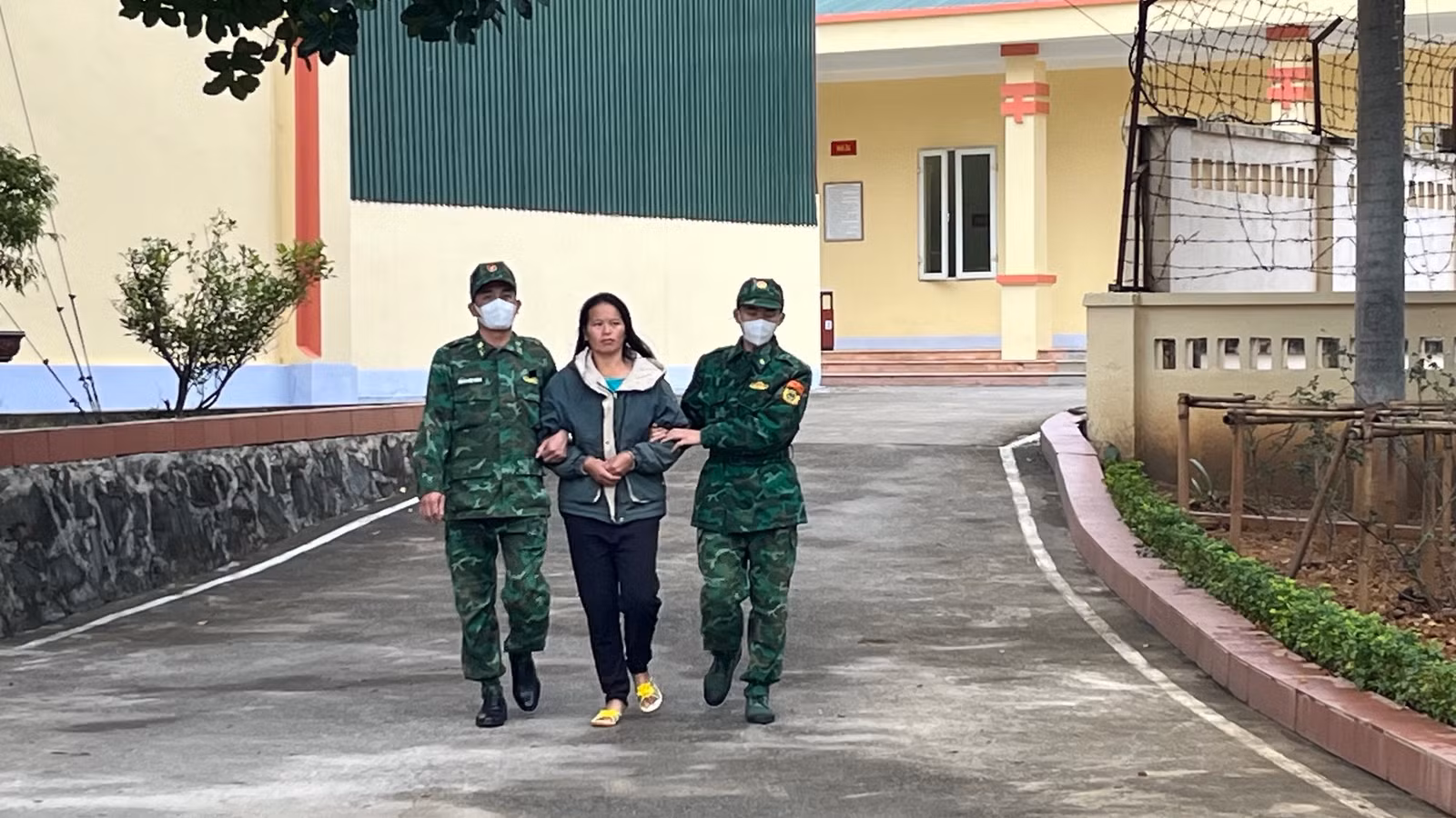 ap-giai-doi-tuong-sung-thi-chu-ve-tru-so-de-lam-viec-815.jpg