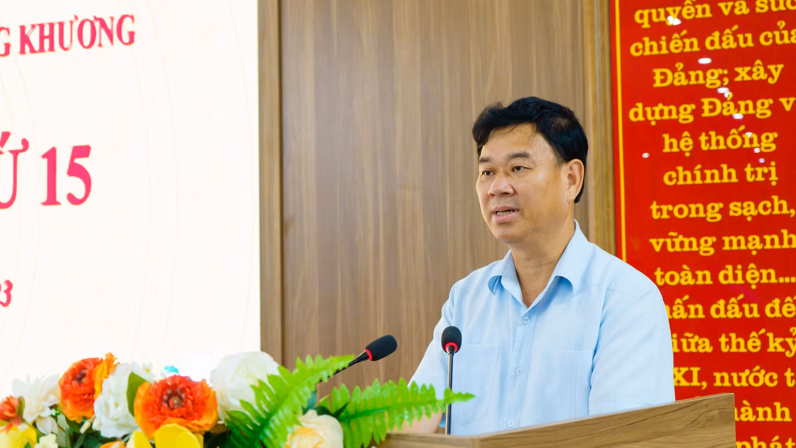 Đồng chí Vũ Văn Cài - Ủy viên BTV Tỉnh ủy – Phó Chủ tịch Thường trực HĐND Tỉnh dự và phát biểu tại hội nghị.jpg