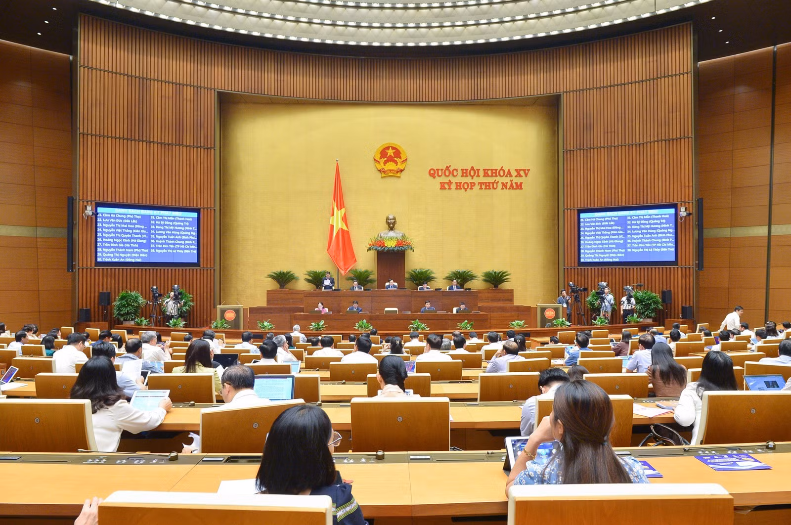 Kỳ họp thứ 5, Quốc hội khoá XV, ngày 1/6/2023.