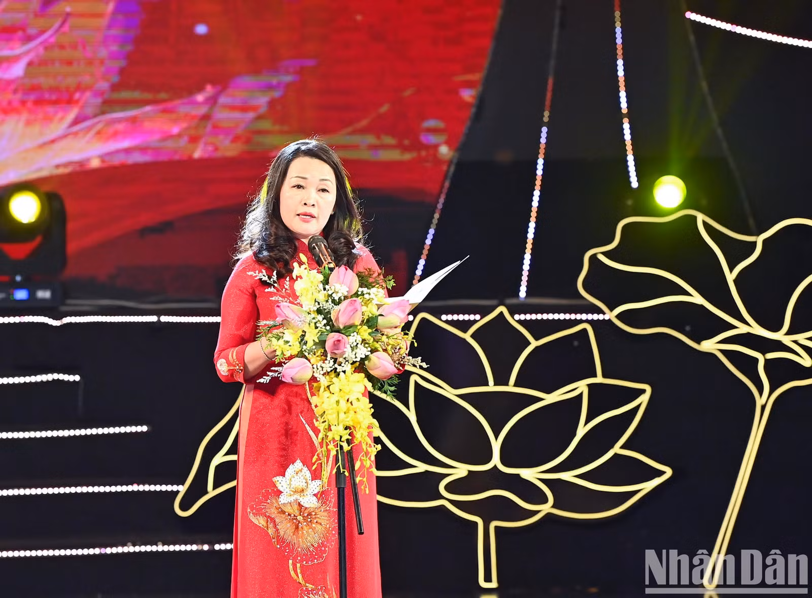 Tổng Biên tập Báo Đại biểu Nhân dân Phạm Thị Thanh Huyền phát biểu khai mạc chương trình.
