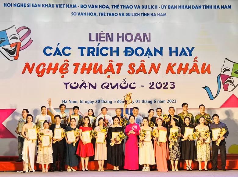Các diễn viên nhận Huy chương Vàng tại Liên hoan.
