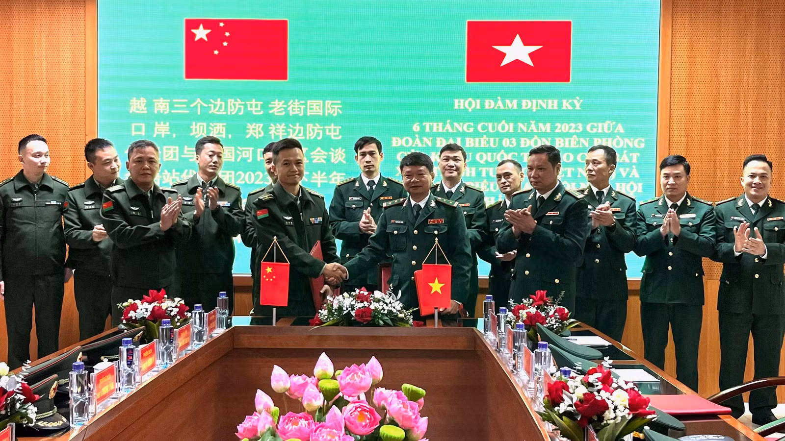 truong-doan-dai-bieu-hai-ben-ky-ket-bien-ban-hoi-dam-7848.jpg