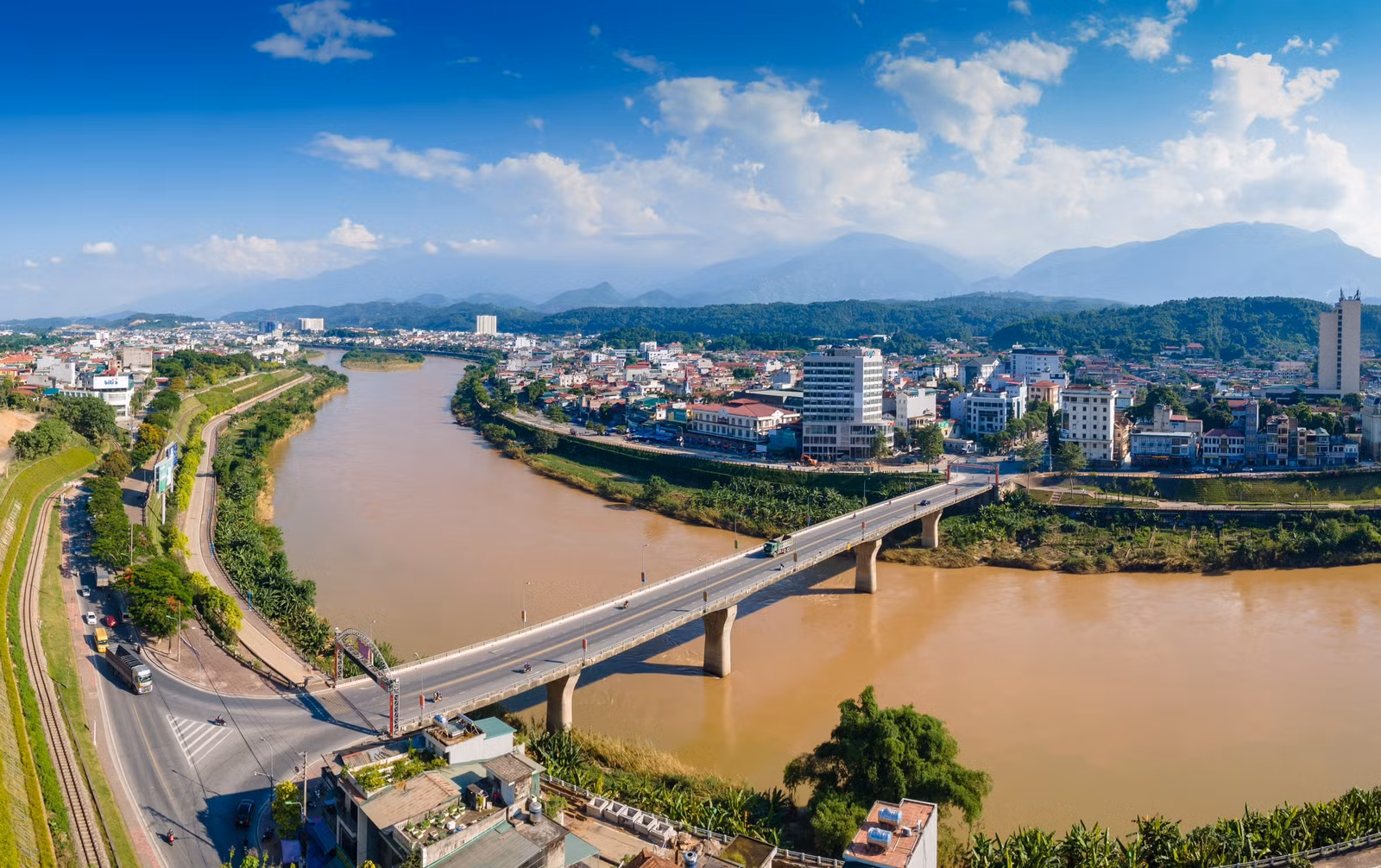 Cốc Lếu là phường trung tâm về kinh tế, thương mại - dịch vụ và đối ngoại của thành phố Lào Cai..jpg