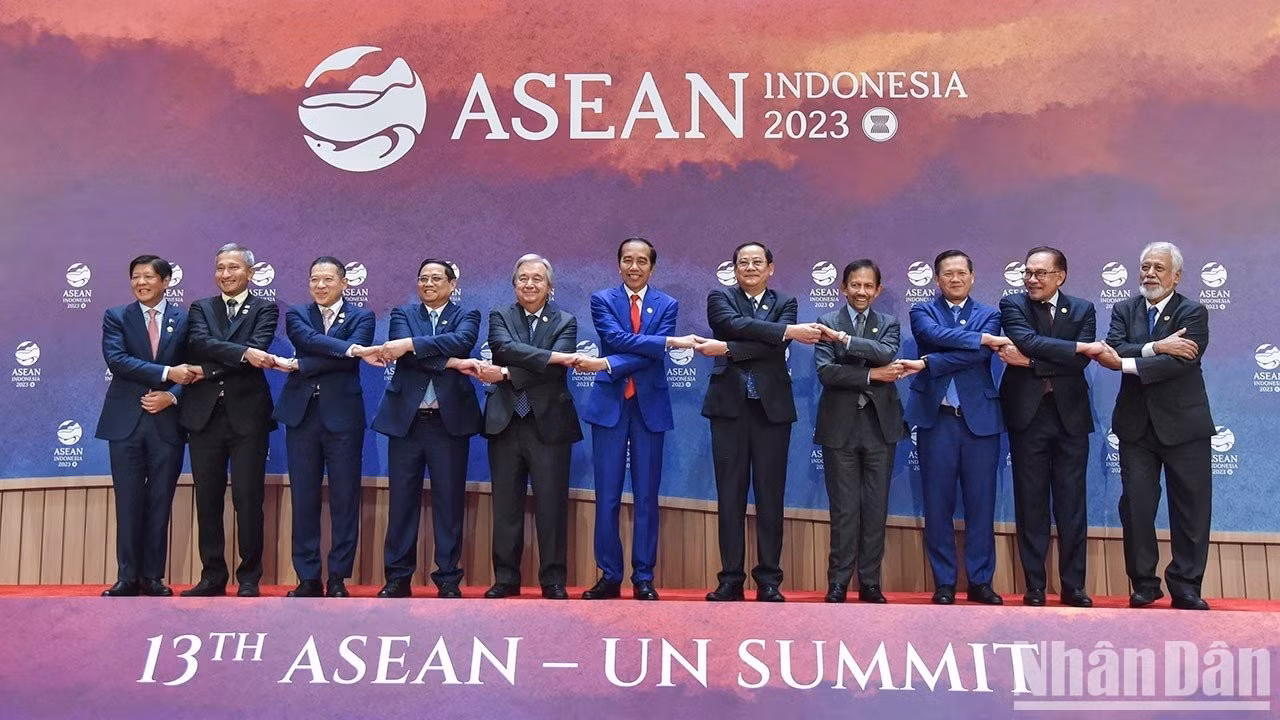 Các nhà lãnh đạo ASEAN và Thủ tướng Australia Anthony Albanese chụp ảnh lưu niệm tại Hội nghị Cấp cao ASEAN-Australia lần thứ 3.