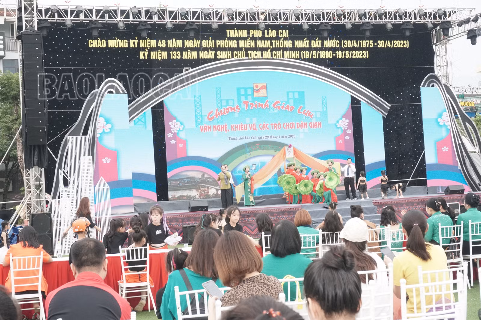 quanh cảnh chương trình giao lưu.jpg