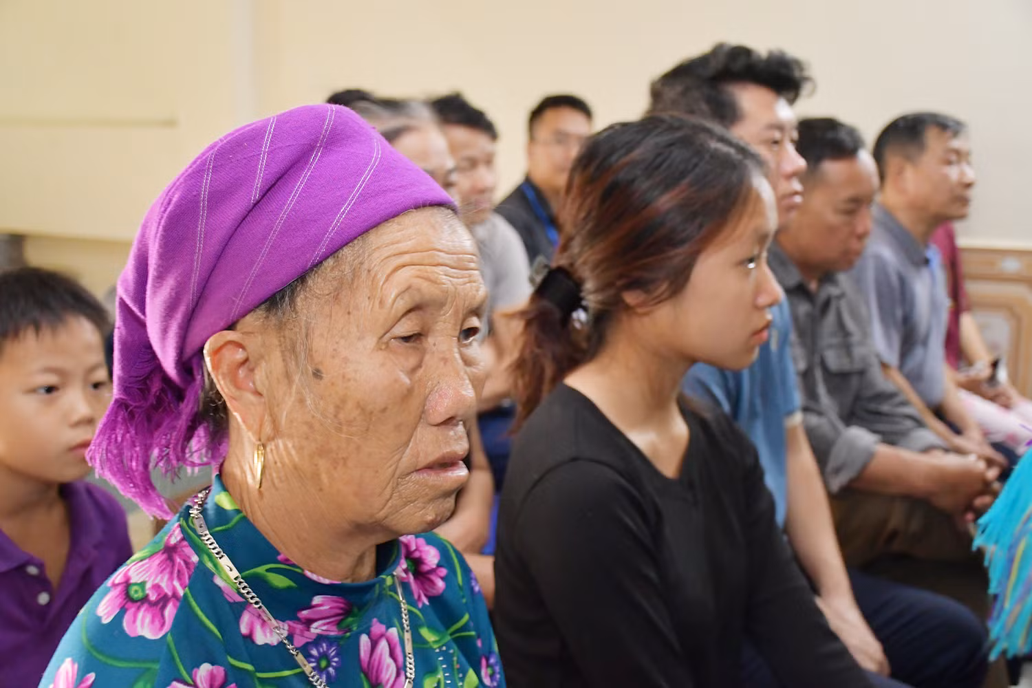 Người dân thị trấn Si Ma Cai bày tỏ lòng thành kính, niềm tiếc thương khi Tổng Bí thư ra đi mãi mãi.