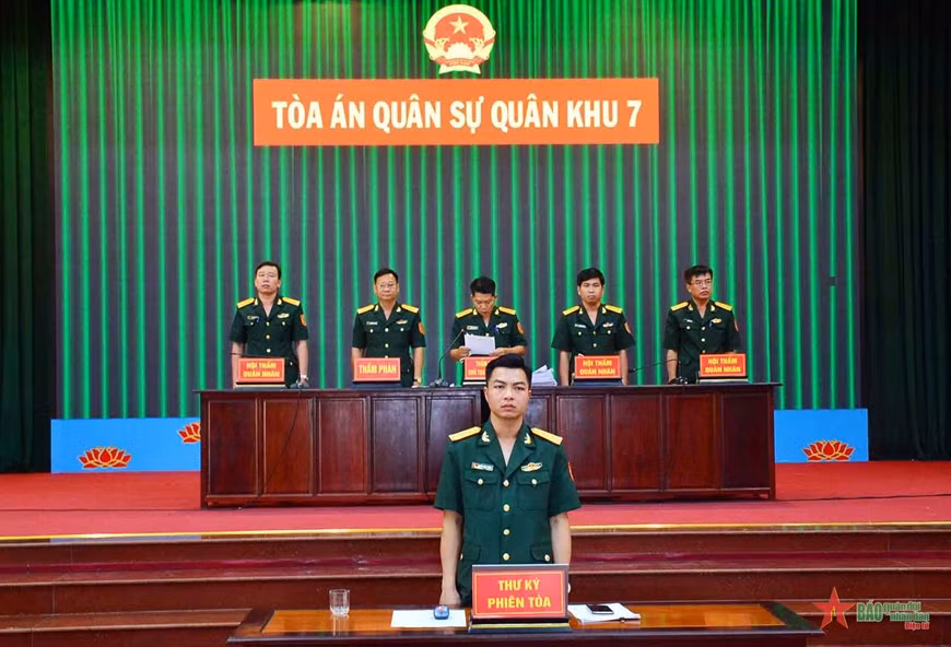 Chủ tọa phiên tòa tuyên án sơ thẩm.