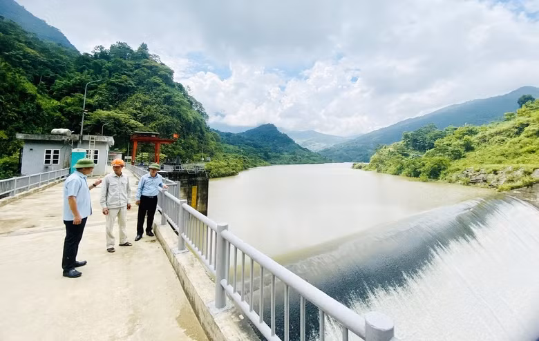 kiểm tra đập, hồ chứa và việc vận hành của các nhà máy trên địa bàn huyện Bát Xát..jpg