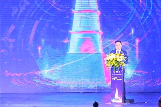 Nhà báo Lê Quốc Minh, Ủy viên Trung ương Đảng, Tổng Biên tập Báo Nhân dân, Phó Trưởng Ban Tuyên giáo Trung ương, Chủ tịch Hội Nhà báo Việt Nam, Chủ tịch Hội đồng Giải Báo chí Quốc gia lần thứ XVIII phát biểu khai mạc lễ trao Giải Báo chí Quốc gia lần thứ XVIII.