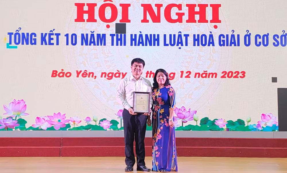 so-tu-phap-tinh-lao-cai-trao-giai-nhi-cuoc-thi-hoa-giai-vien-gioi-tren-dia-ban-tinh-lao-cai-cho-huyen-bao-yen-6072.jpg