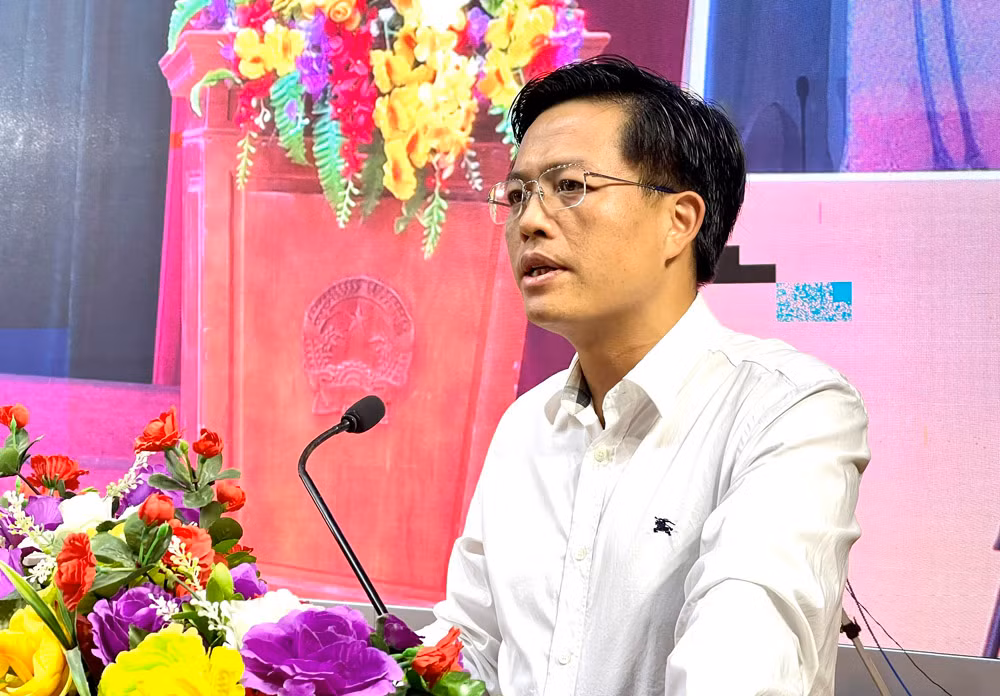 Đồng chí Hoàng Quốc Bảo - Bí thư Huyện ủy Bảo Yên phát biểu chỉ đạo tại hội nghị.jpg