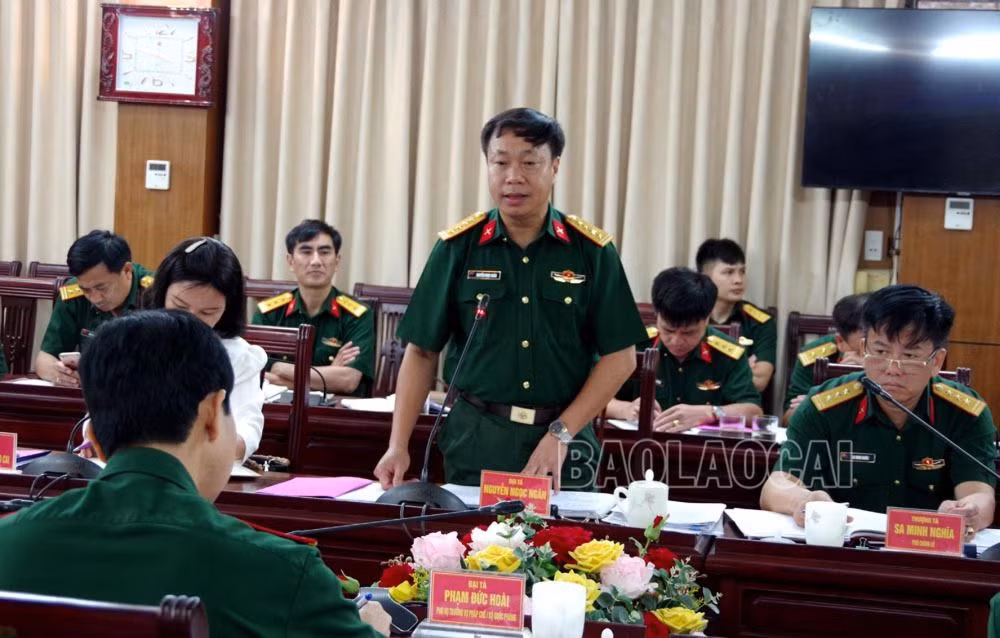 Thu truong Bo CHQS tinh phat bieu tai buoi khao sat.JPG
