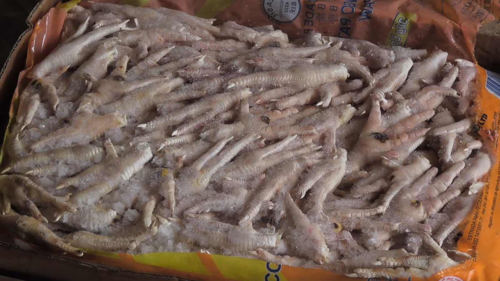 1.Chân gà đông lạnh đồn biên phòng Pha Long bắt giữ.JPG