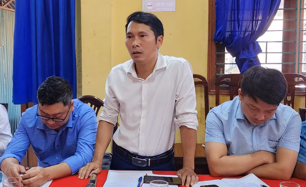 Đảng ủy xã Thượng Hà thảo luận tại hội nghị.jpg