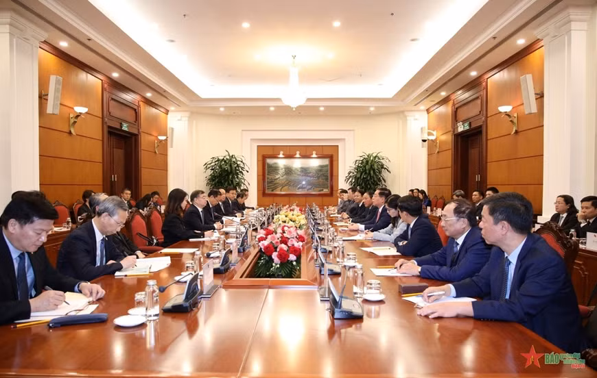 Quang cảnh hội đàm giữa đoàn đại biểu Đảng ta và đoàn đại biểu Đảng Cộng sản Trung Quốc.