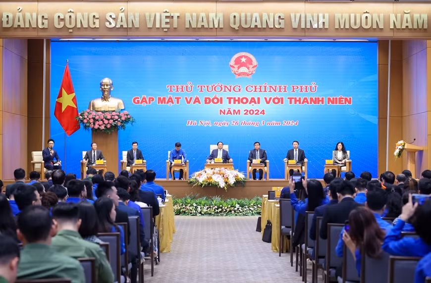 Tại buổi đối thoại, Thủ tướng và lãnh đạo các bộ, ngành trả lời các câu hỏi của thanh niên xoay quanh chủ đề "Phát huy vai trò xung kích của thanh niên trong công cuộc chuyển đổi số quốc gia".
